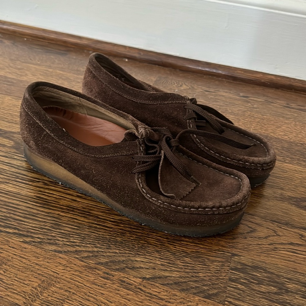 The original wallabe clarks size 10 women’s brown suede shoe